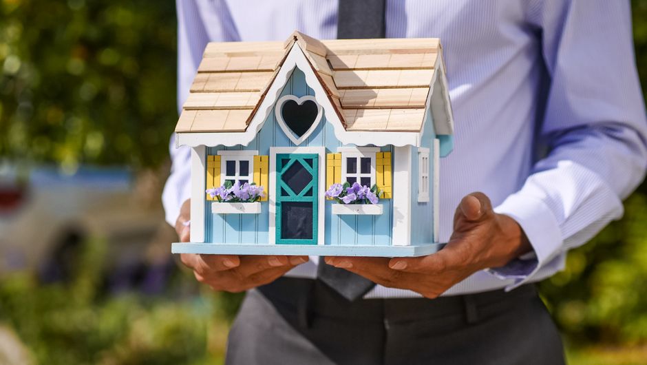 How Rising Interest Rates Are Impacting Home Equity Loans and What Homeowners Can Do About It 1 ai generated 1785833126 0