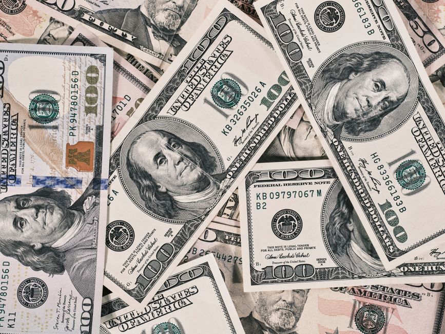 Decade-by-Decade Guide: How Your Net Worth Should Grow 2 ai generated 1789029924 1