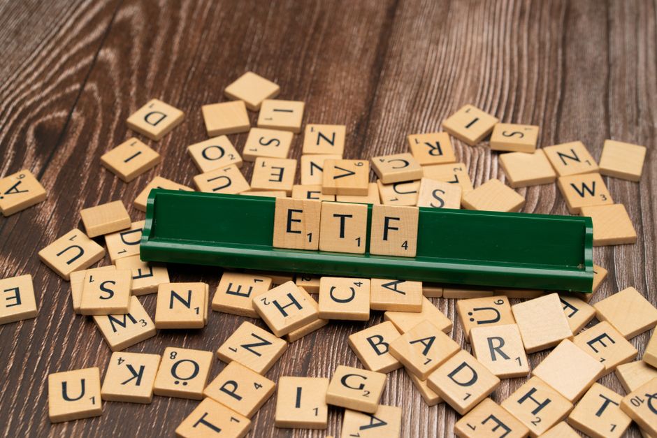ESG-Conscious Investing: Top Sustainable Dividend ETFs for a Balanced Portfolio 1 ai generated 1790585120 0