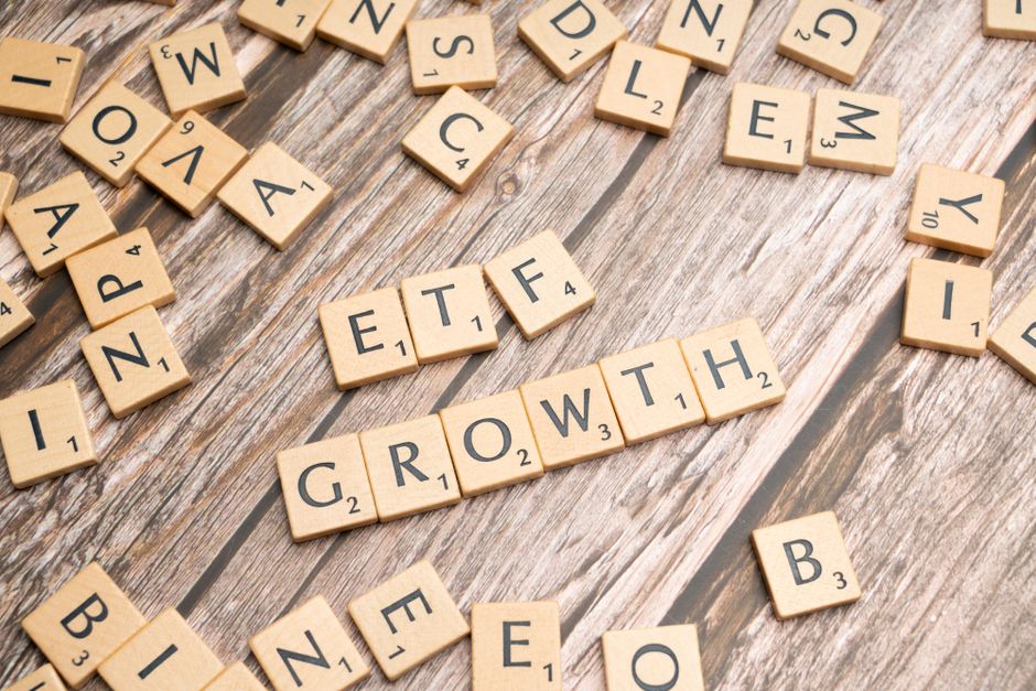 ESG-Conscious Investing: Top Sustainable Dividend ETFs for a Balanced Portfolio 3 ai generated 1790585123 2
